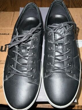 Ecco Black Leather Low-Top Sneakers